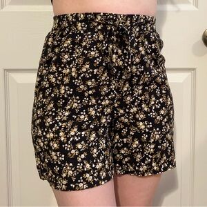 Black Floral Elastic Drawstring Shorts